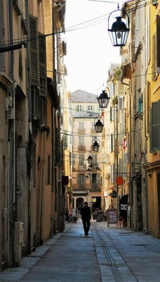 Tolone, tra i vicoli del centro