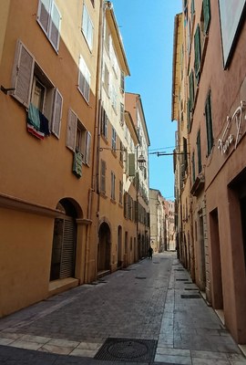 Tolone, una via della città vecchia