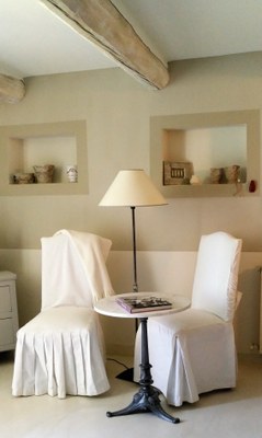 Un angolo intimo nei toni tenui dello stile provenzale
