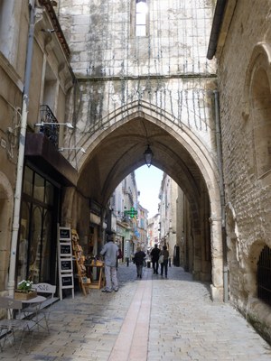 Una delle antiche porte di Apt