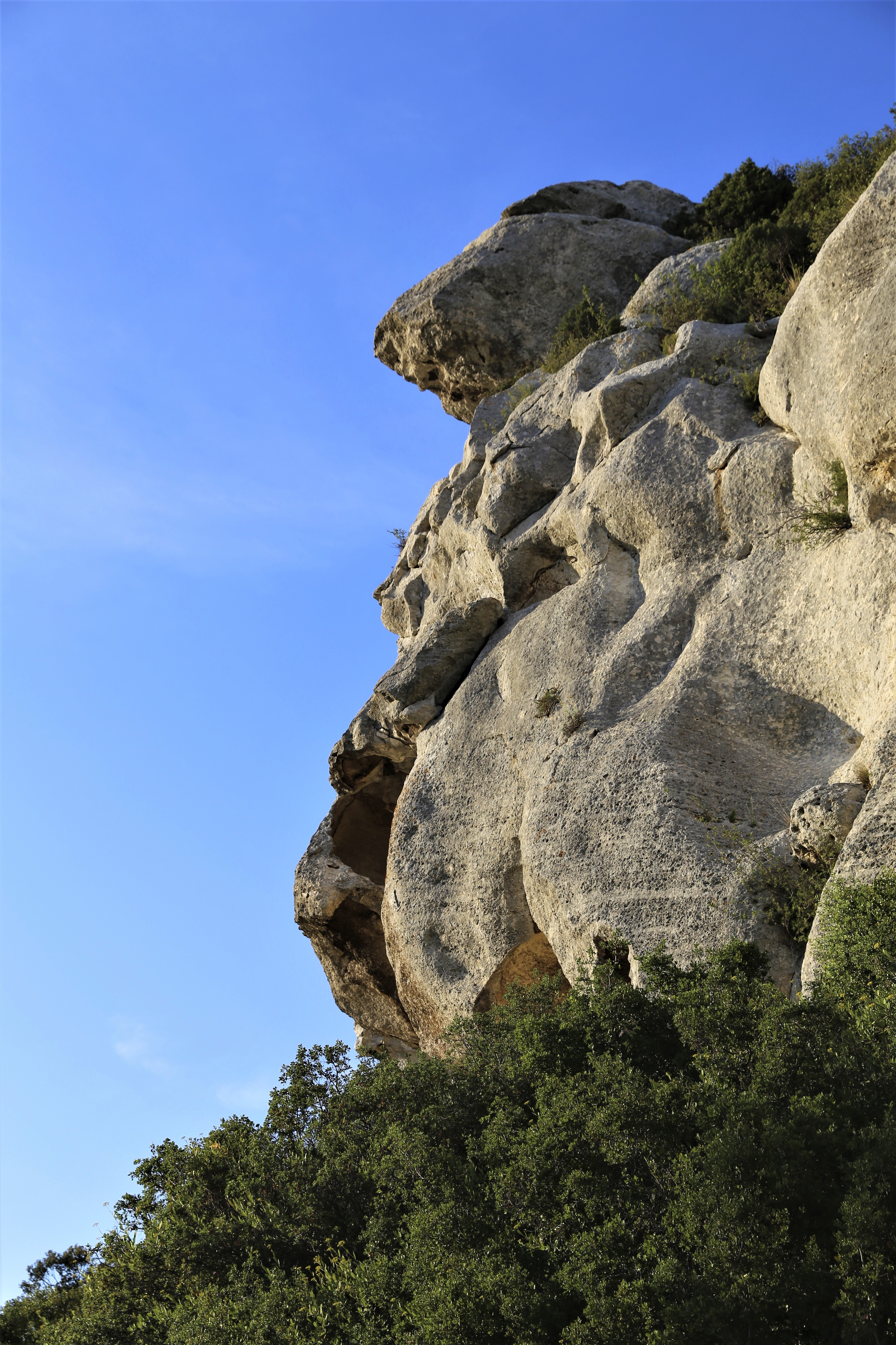 Uno sperone roccioso nei dintroni di Les Baux