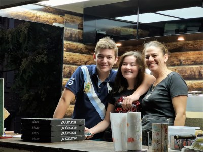 Valérie e i suoi 'apprendisti pizzaioli'