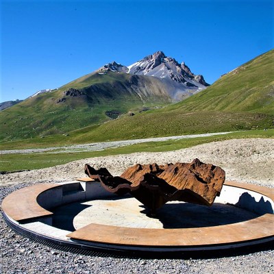 Viapac, Tavola-rilievo di David Renaud a Larche © Legall