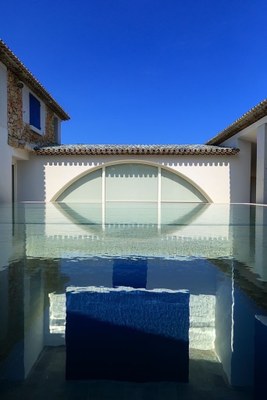 Villa Carmignac, il soffitto d'acqua © Fondation Carmignac - Photo Camille Moirenc