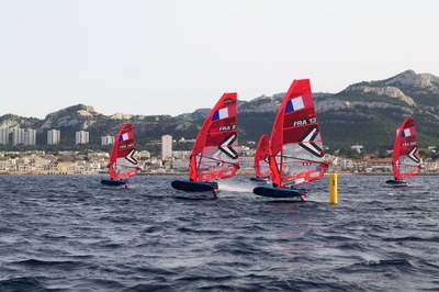Windsurf au large de Marseille © P. MESSINA  Provence Tourisme