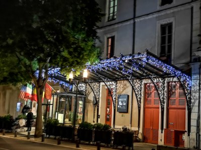 Wine Bar Le Cheval Blanc a Nîmes