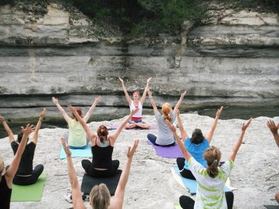 Yoga all'aria aperta